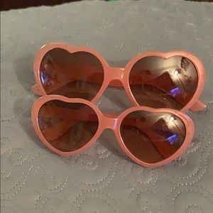 Mother & Daughter matching sunglasses very cute!